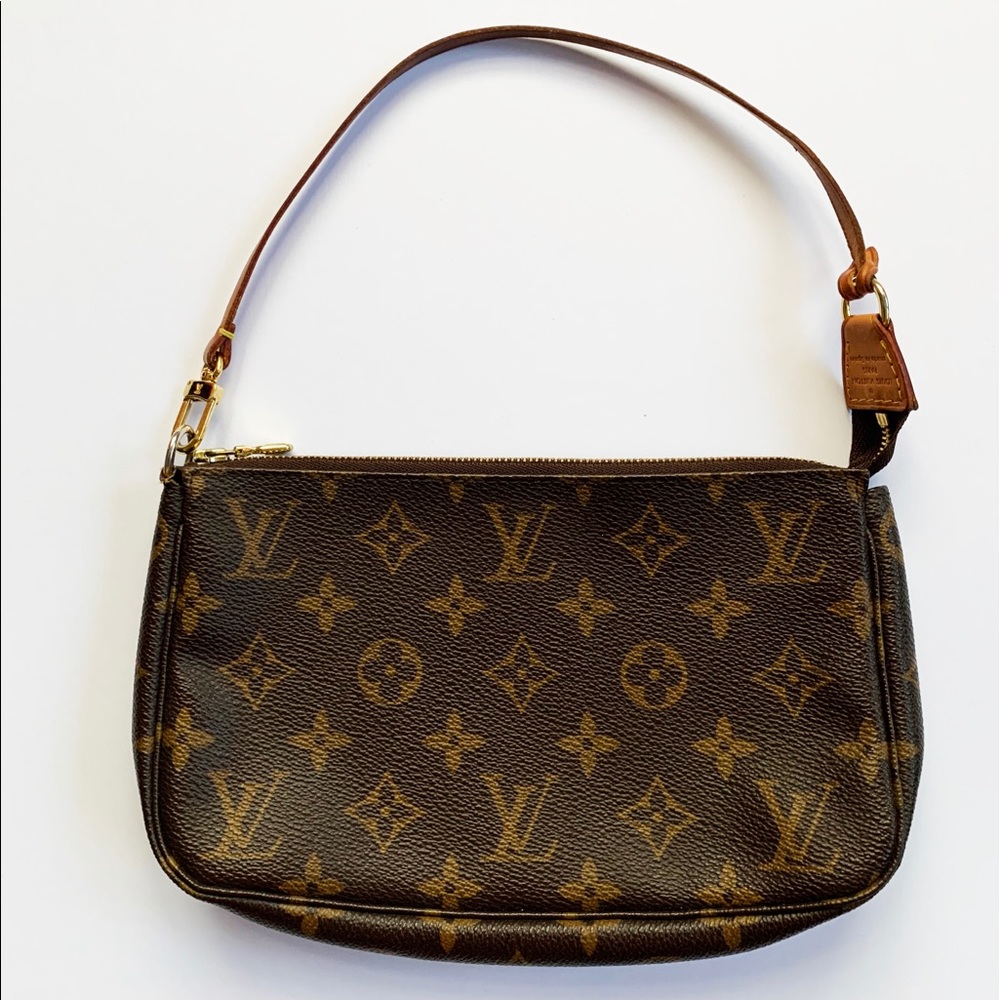 LOUIS VUITTON Monogram Pochette